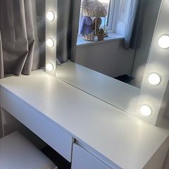 Dressing table with lights