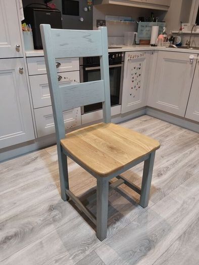 Set of 4 dining room chairs