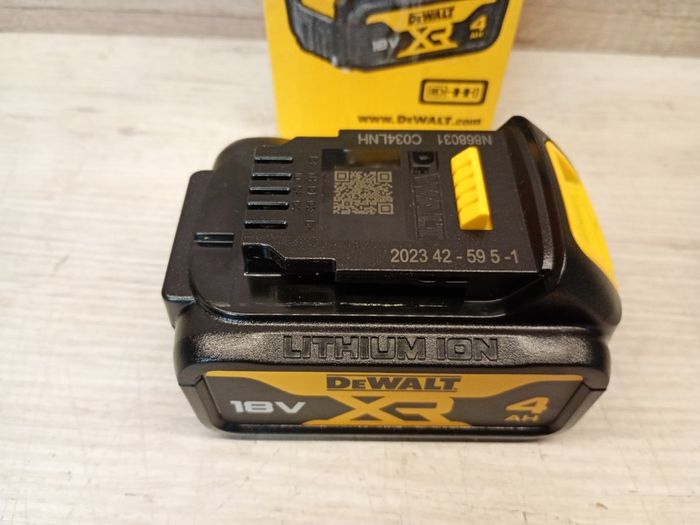 Dewalt 18v Xr 4ah Battery, Dcb182