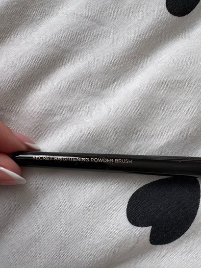 Laura Mercier make up brush - secret brightening powder brush
