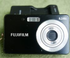 Fujifilm FinePix J Series J10 8.2MP Digital Camera - Black , Tested works well