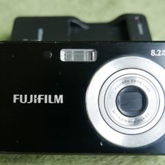 Fujifilm FinePix J Series J10 8.2MP Digital Camera - Black , Tested works well