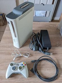 Xbox 360 console with controller