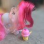 Strawberry Suprise with HTF accessory Scented MLP G3 My Little Pony 2005 Image 4