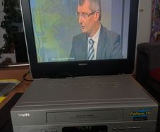 Phillips VR 550 Video Cassette Recorder Turbo Drive Follow TV System