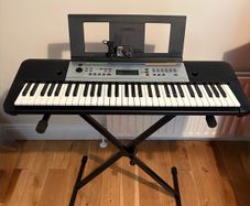 Like-New Yamaha YPT-255 61-Key Keyboard & Stand