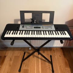 Like-New Yamaha YPT-255 61-Key Keyboard & Stand