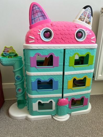 Gabby's dollhouse
