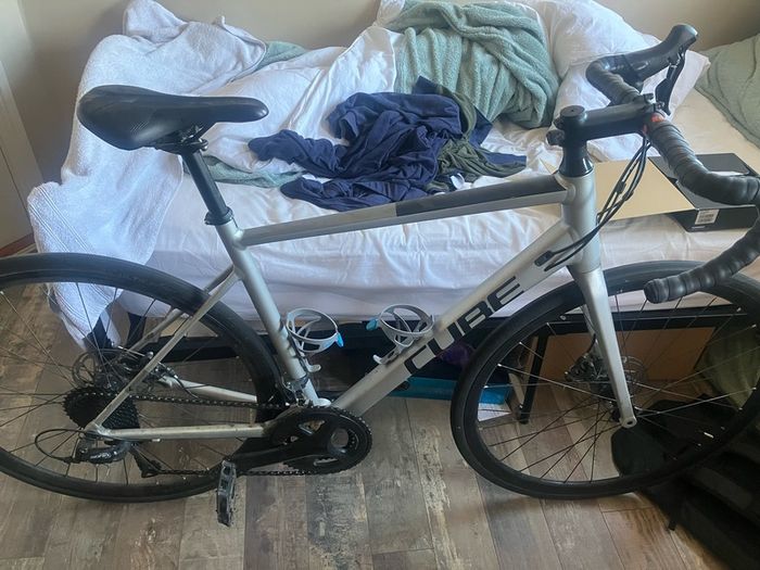 Road bike cube attain pro