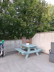 Picnic bench