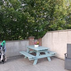 Picnic bench