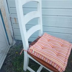 Set of 4 Solid Wood Ladder-Back Dining Chairs