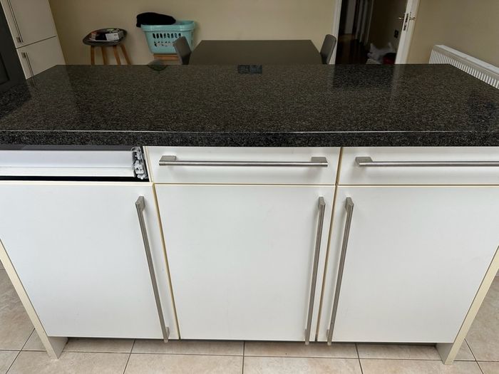SieMatic Kitchen with Granite Worktops and Appliances