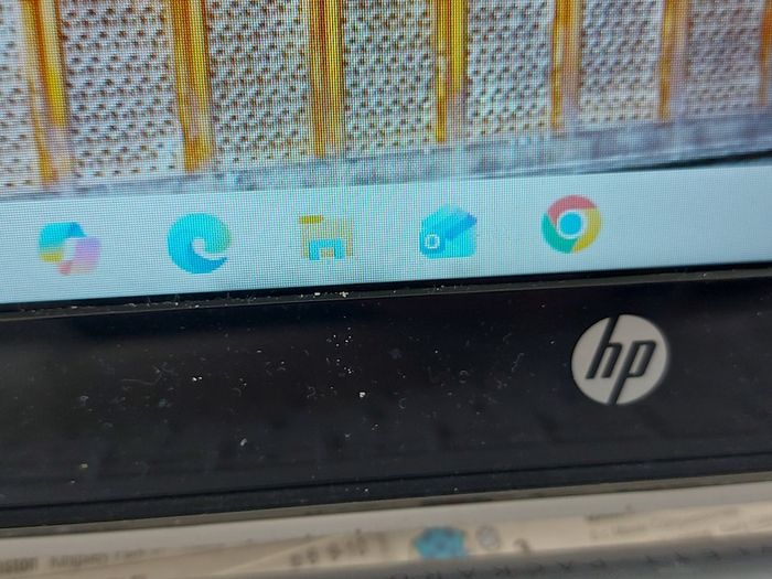 HP Pavilion 15.6 inch Laptop,Model 15-n098sa,  Intel Core i5-4200U CPU, 2.3GHz, 8GB Ram, 1 Terrabyte HDD, Windows 10, Microsoft Edge, Chrome and VLC
