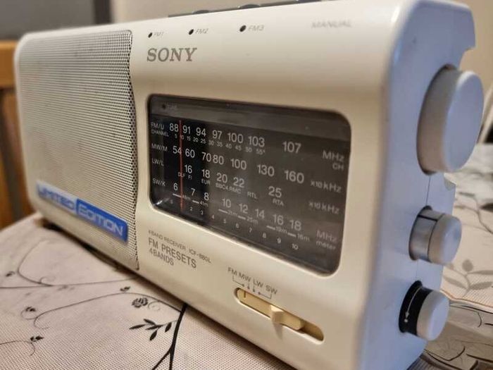Sony radio ICF-880L, Used, in good working order.