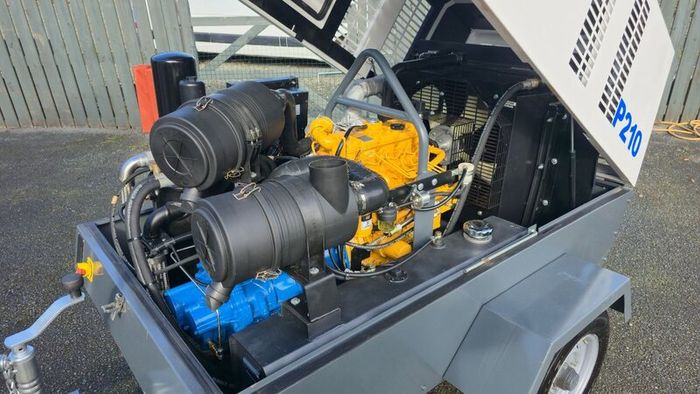 Portable diesel Compressor 210 CFM 7.5-8 Bar