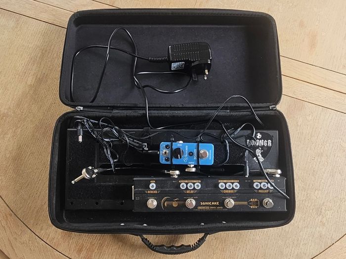 Pedalboard + Effects Bundle - Ready Setup