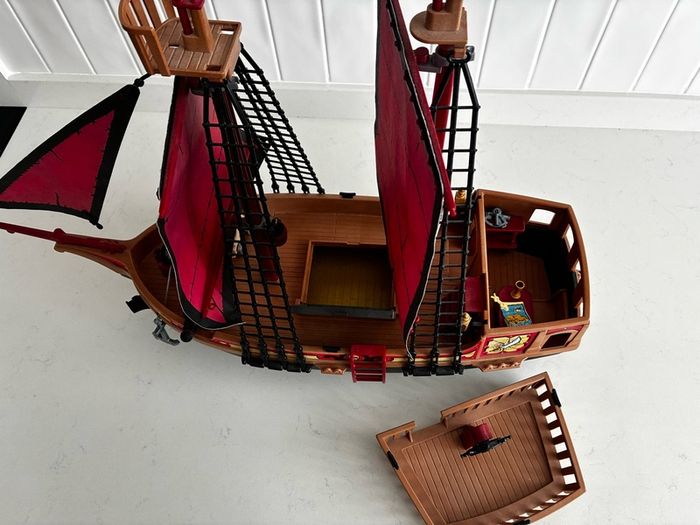 playmobil pirate ship with accessories