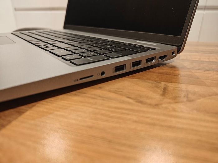 Dell Latitude 5530 | i5 (12th gen) | 16GB | 15.6" FHD | 256GB | Win11