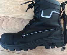 Safety boots