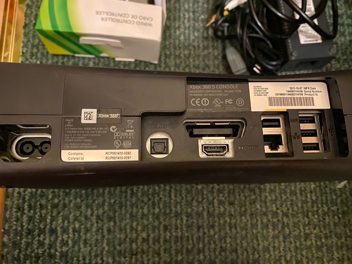 Xbox 360s 120gb with Controller, Charger, AV