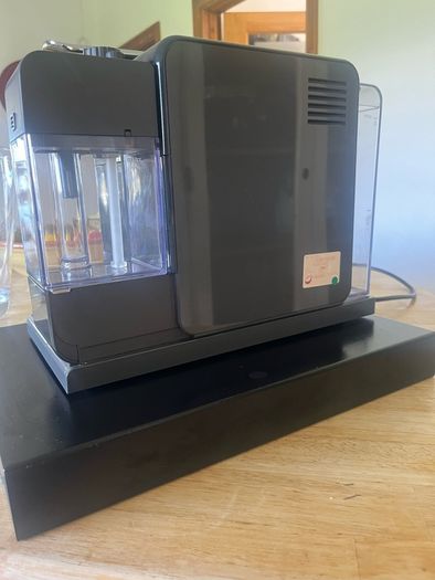 De'Longhi Nespresso Lattissima Touch Coffee Machine