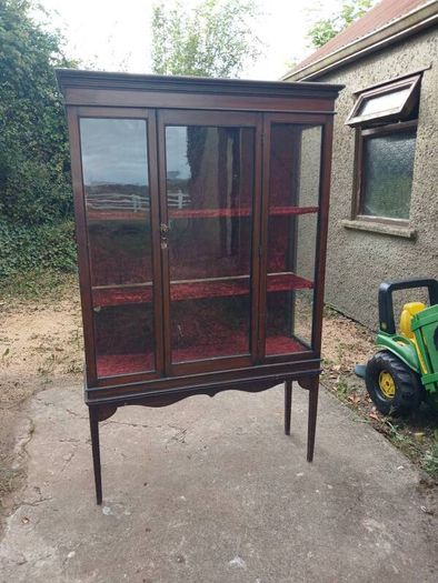 Vintage Display Cabinet / Vitrine