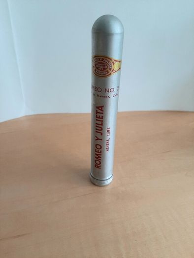 Single Havana cigar container
