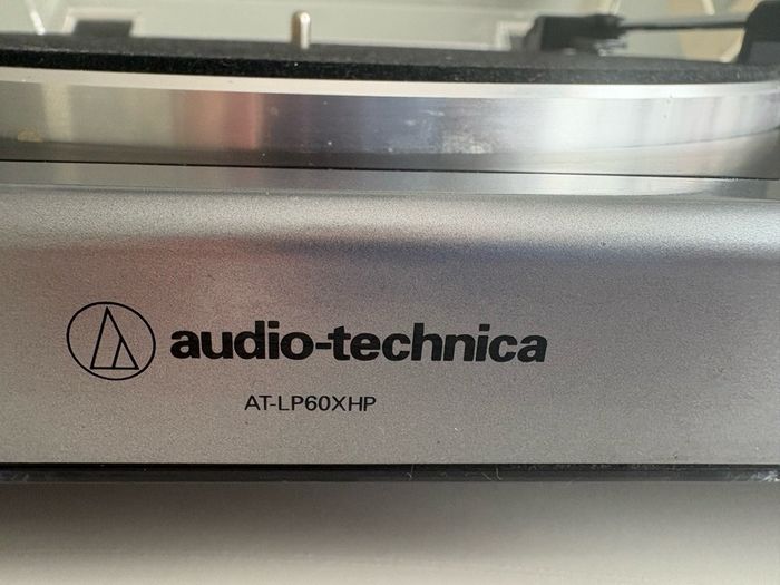Audio Technica AT-LP60XHP vinyl record player