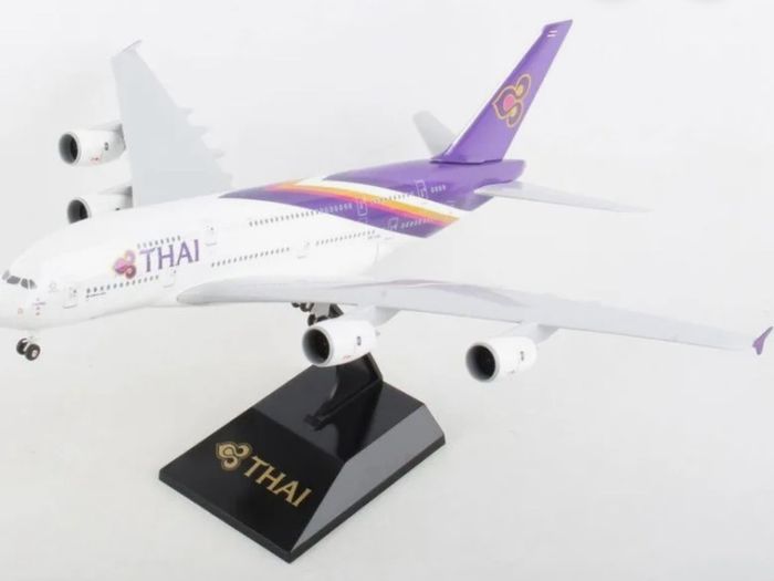NEW BOXED LARGE Thai Airbus A380 Scale Model Aircraft