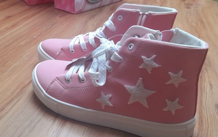girls laced high tops