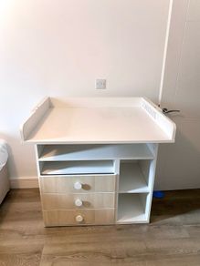 Changing table unit