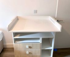 Changing table unit