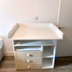 Changing table unit