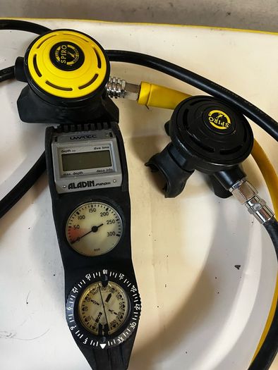 Scuba gear: BCD, Reg (incl octopus), dive computer and cyclinder