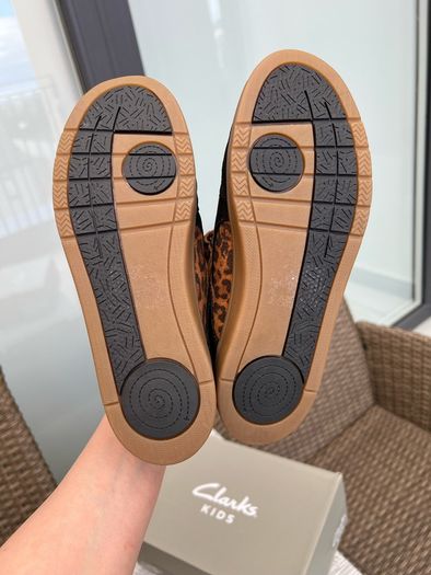 New Clark's Girls shoes, Size 2,5 UK, 35 EU.