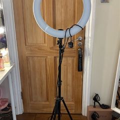 Standing ring light