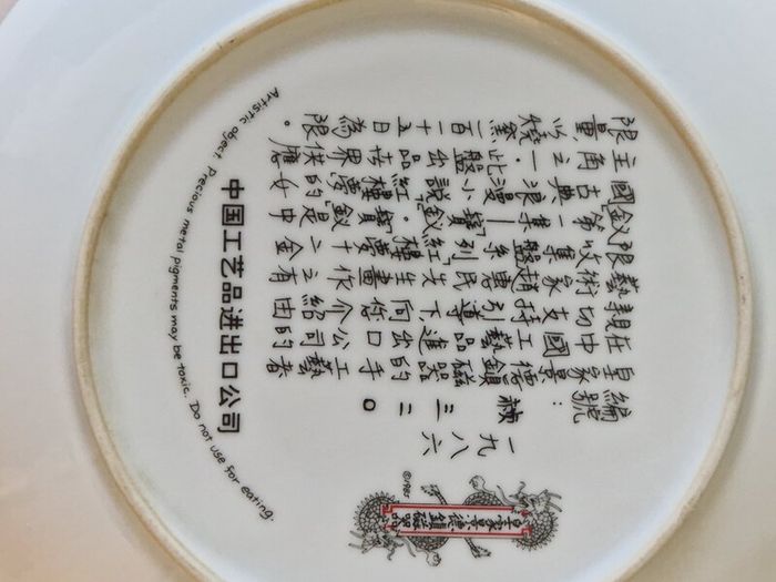 Beautiful Artistic Certified historic Porcelain Plate, in mint condition