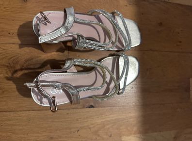 Swirl Strap Heel