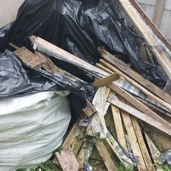 A tree from pallets to a fireplace