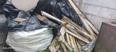 A tree from pallets to a fireplace