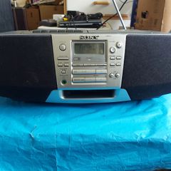 SONY  CD-Radio-Cassette-Corder Model CFD-S38L, Radio works fine, CD and Tape not, excellent cosmetic condition
