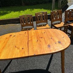 Dining Room Table & Chairs