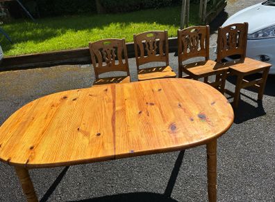 Dining Room Table & Chairs