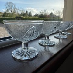 Glass dessert bowl
