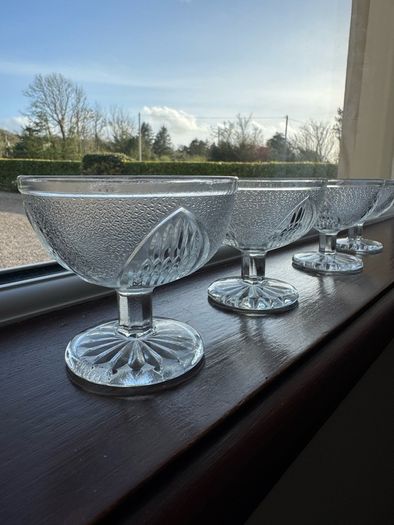 Glass dessert bowl