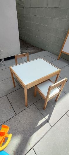 Kids table and chairs