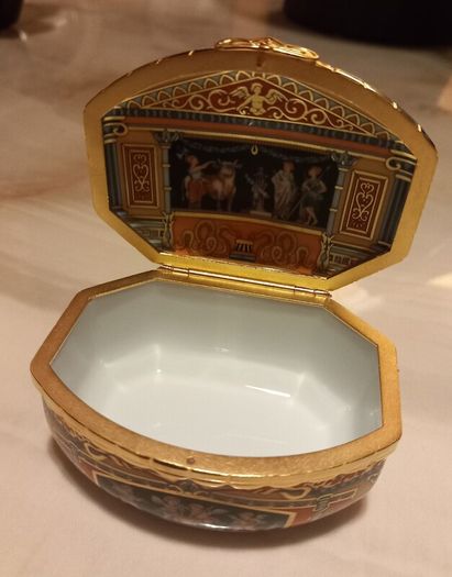 Gilt trinket dish 2001 Pompeii edition, collectable,  D18 post 6e