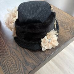 Ladies black/grey pin stripped hat