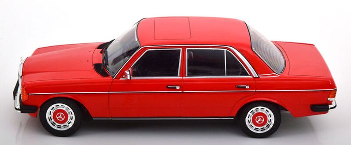Mercedes 230e 1975 W123 1/18 NEW in BOX